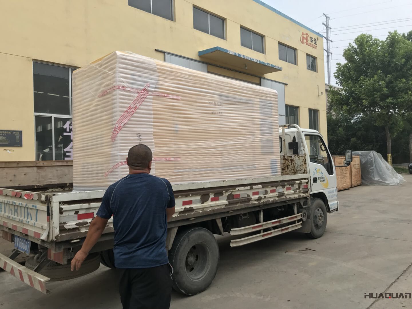 一臺(tái)20kw靜音箱型柴油發(fā)電機(jī)組于9月18日發(fā)往北京
