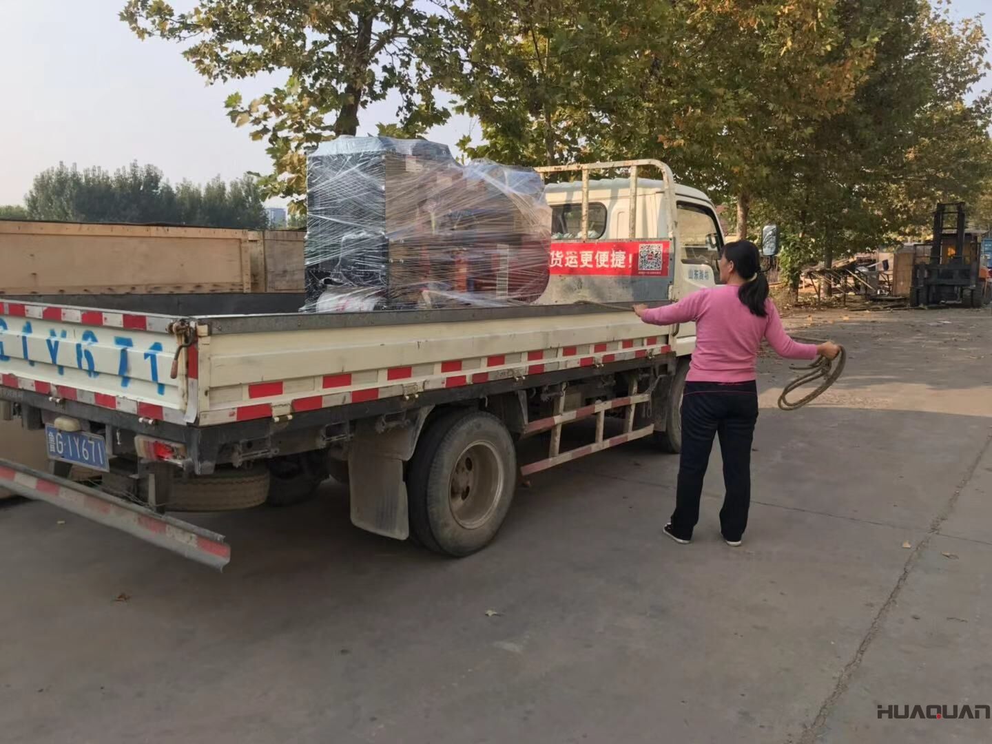 一臺50kw標(biāo)配柴油發(fā)電機組于10月21日順利從華全動力發(fā)往山東菏澤