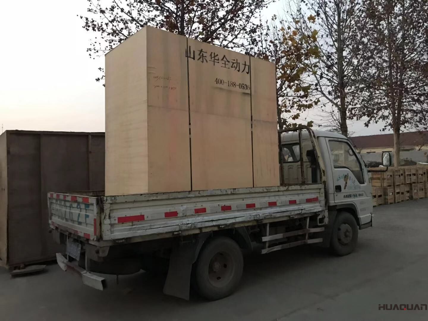 郭先生從華全動力訂購的一臺30kw靜音型防雨棚天然氣發電機組已于11月18日成功發往新疆省