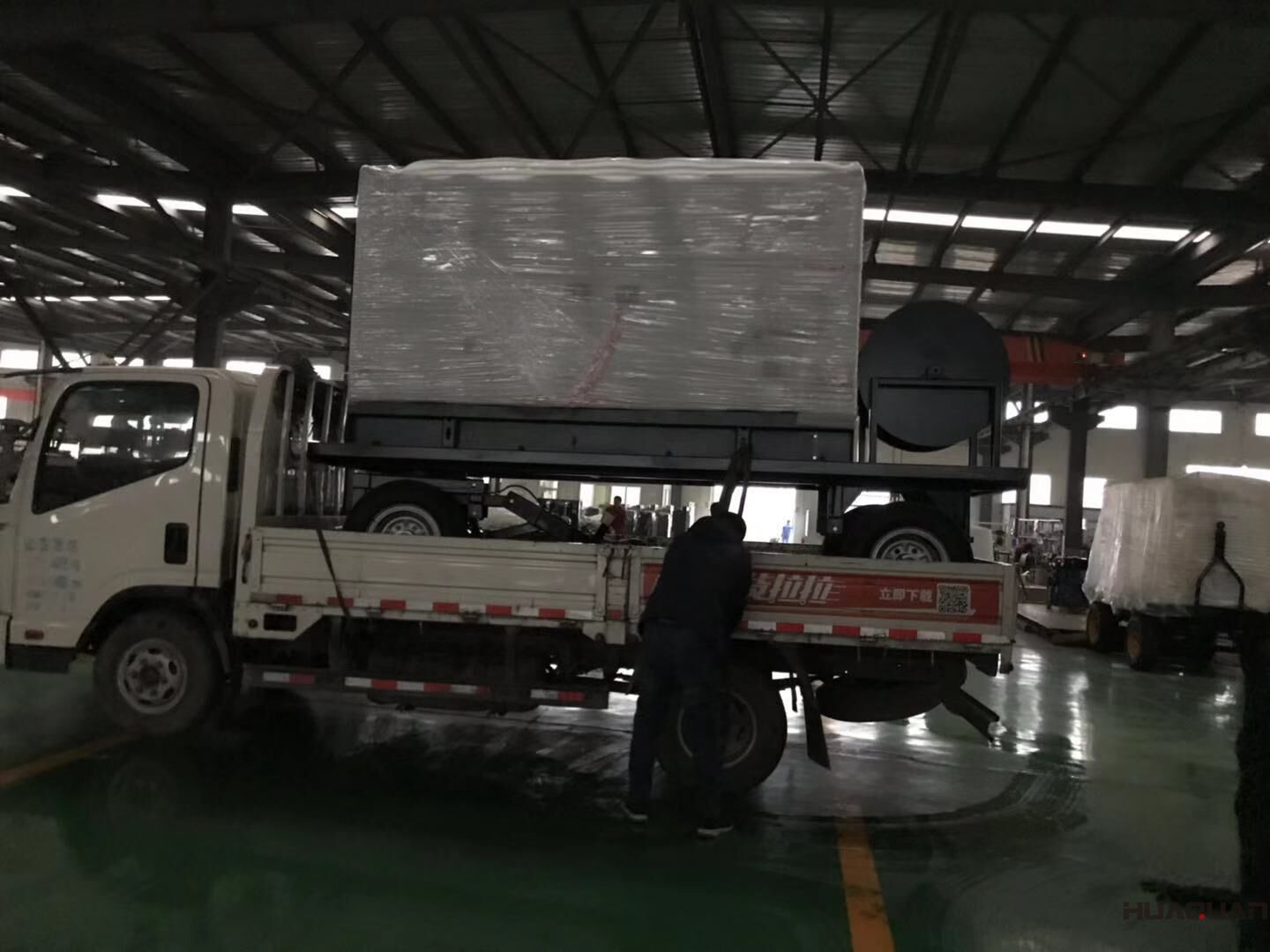 一臺180kw立柜自啟動柴油發(fā)電機組于11月29日從華全動力成功發(fā)往山東壽光