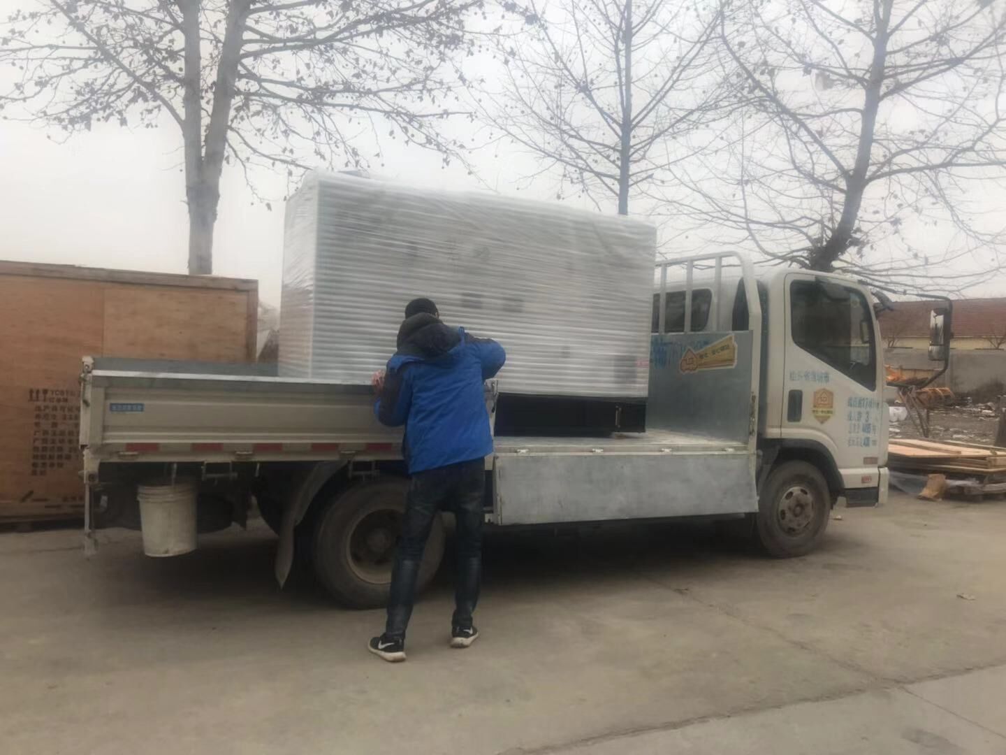 山東省楊先生在華全動力采購的75kw標(biāo)配柴油發(fā)電機組的代裝底架已于12月1日成功發(fā)往目的地