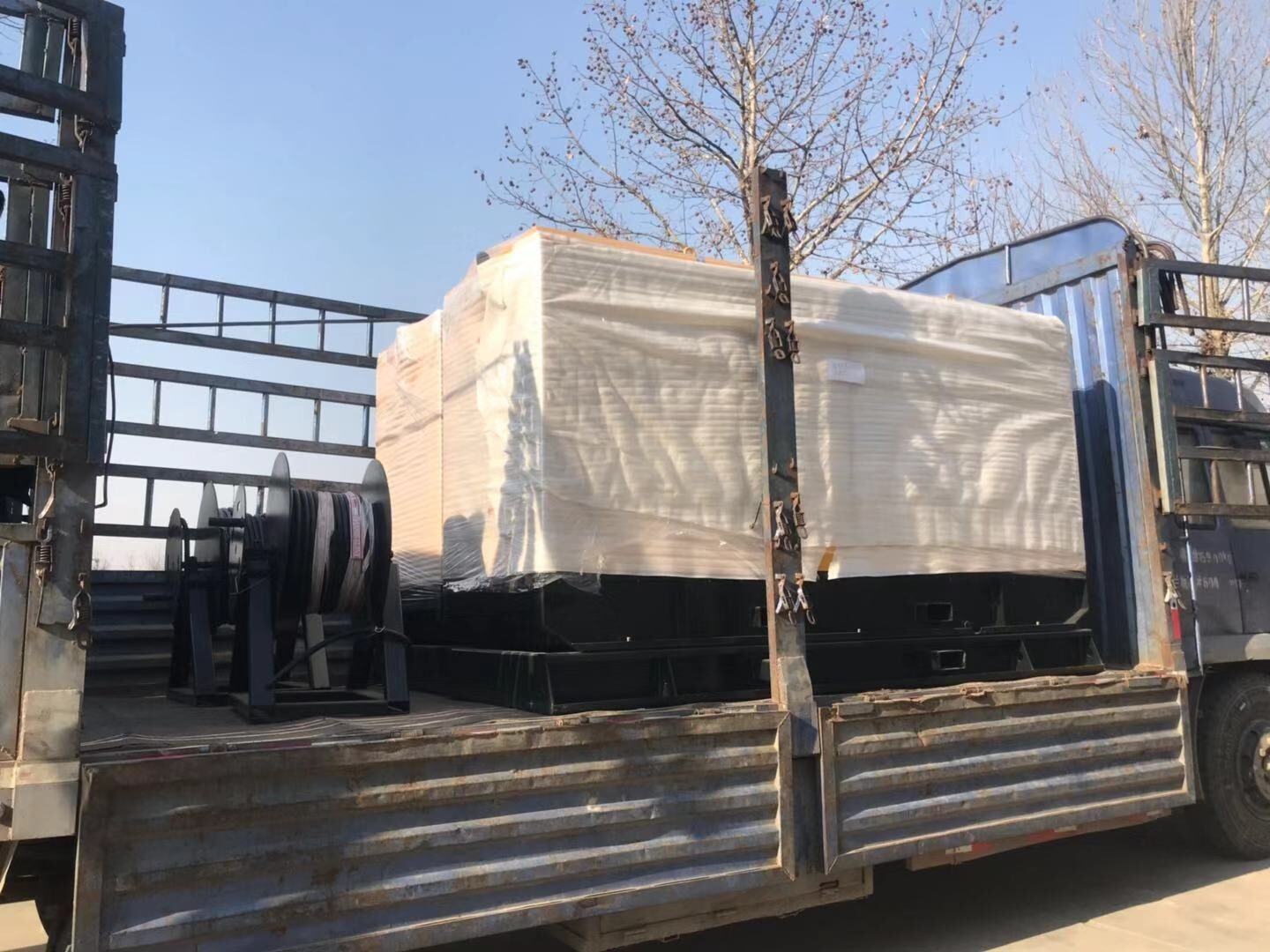 華全動力一臺30kw靜音箱柴油發電機組于12月22日順利發往山東省