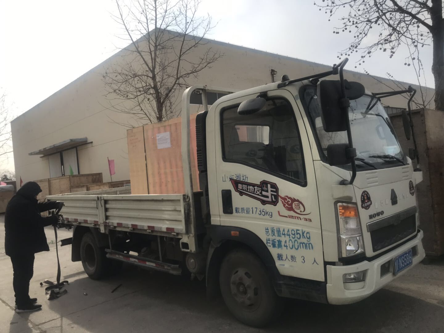 山東省楊先生從華全動力代裝的一臺30kw靜音式防雨棚柴油發電機組于1月7日順利發往目的地