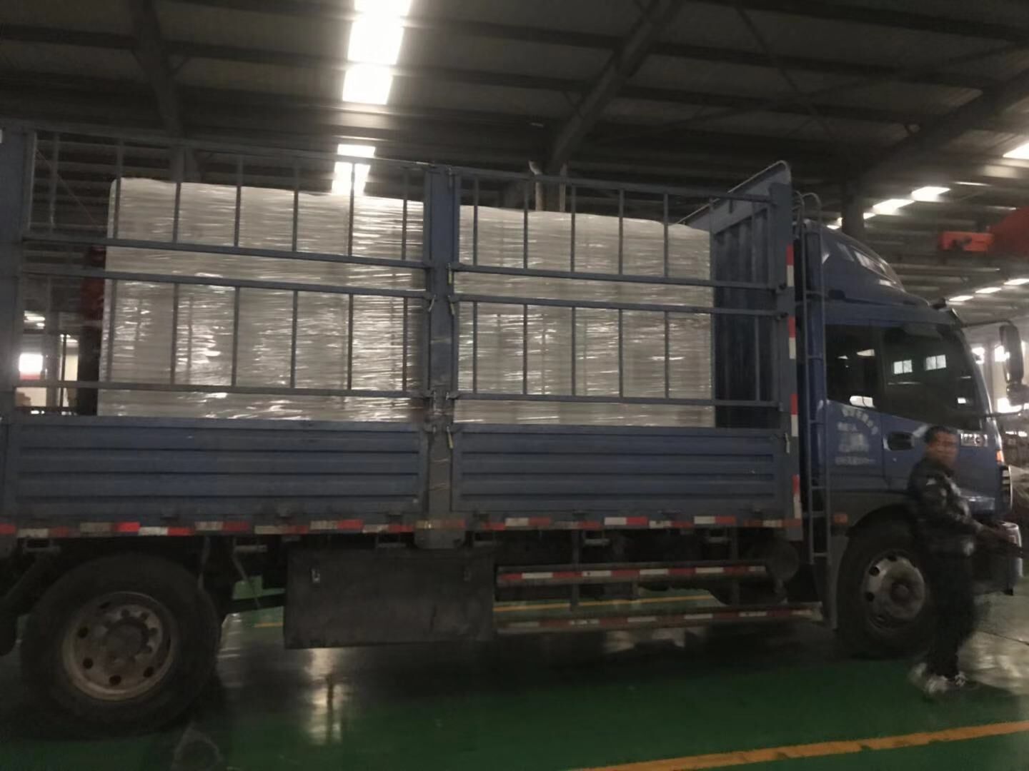 山東省姜先生從華全動力采購的300kw靜音箱柴油發電機組于1月10日順利發往目的地