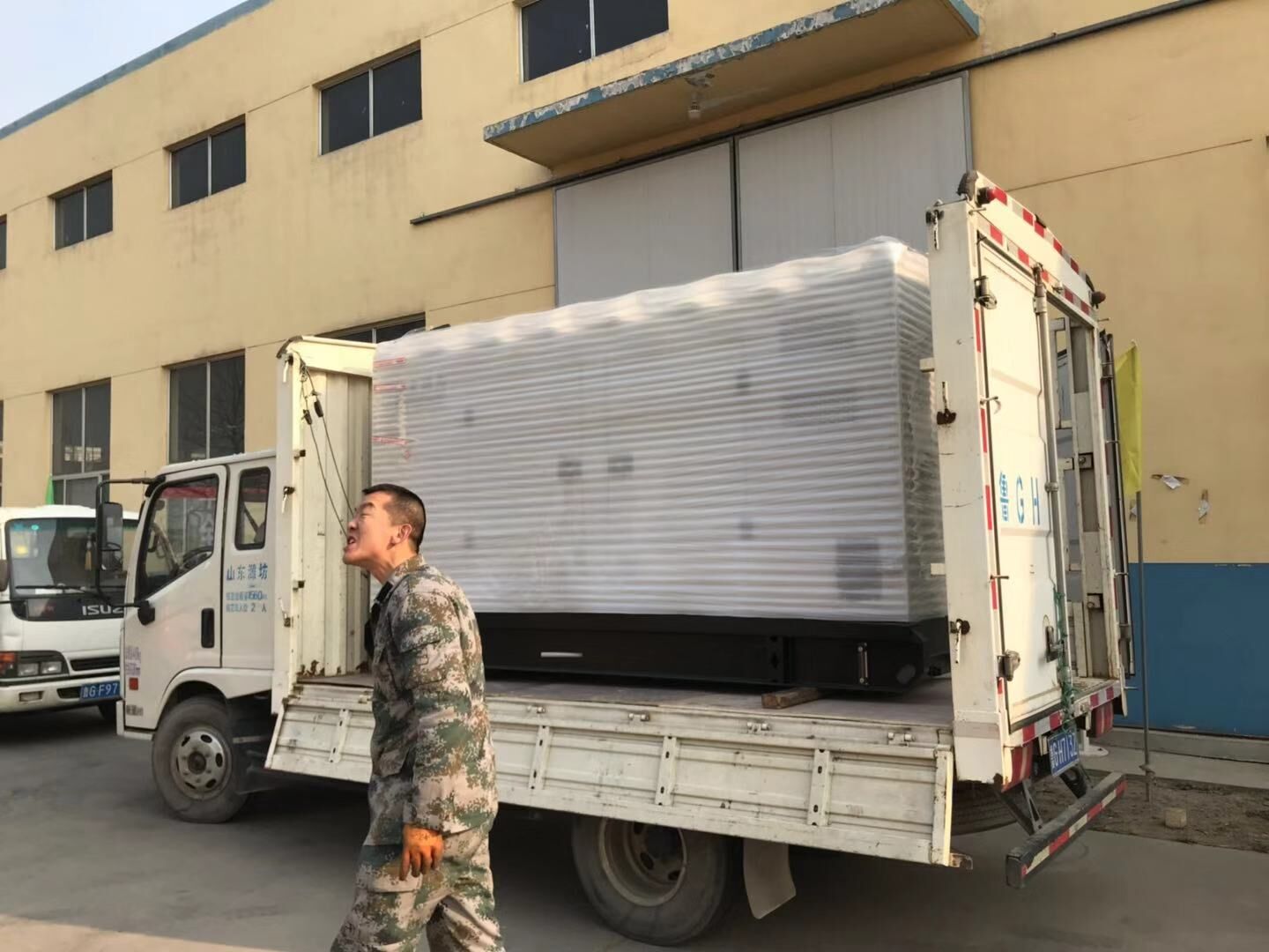 山東省王先生從華全動力代裝的150kw靜音箱柴油發電機組于1月21日成功發往目的地