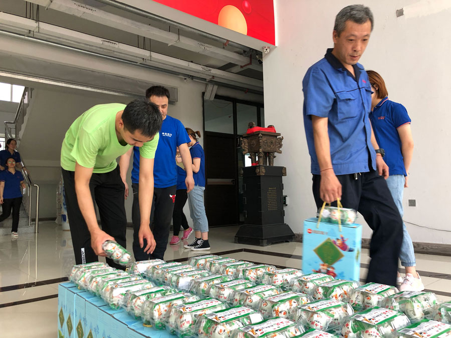 濰坊華全電力有限公司給員工發放端午節福利